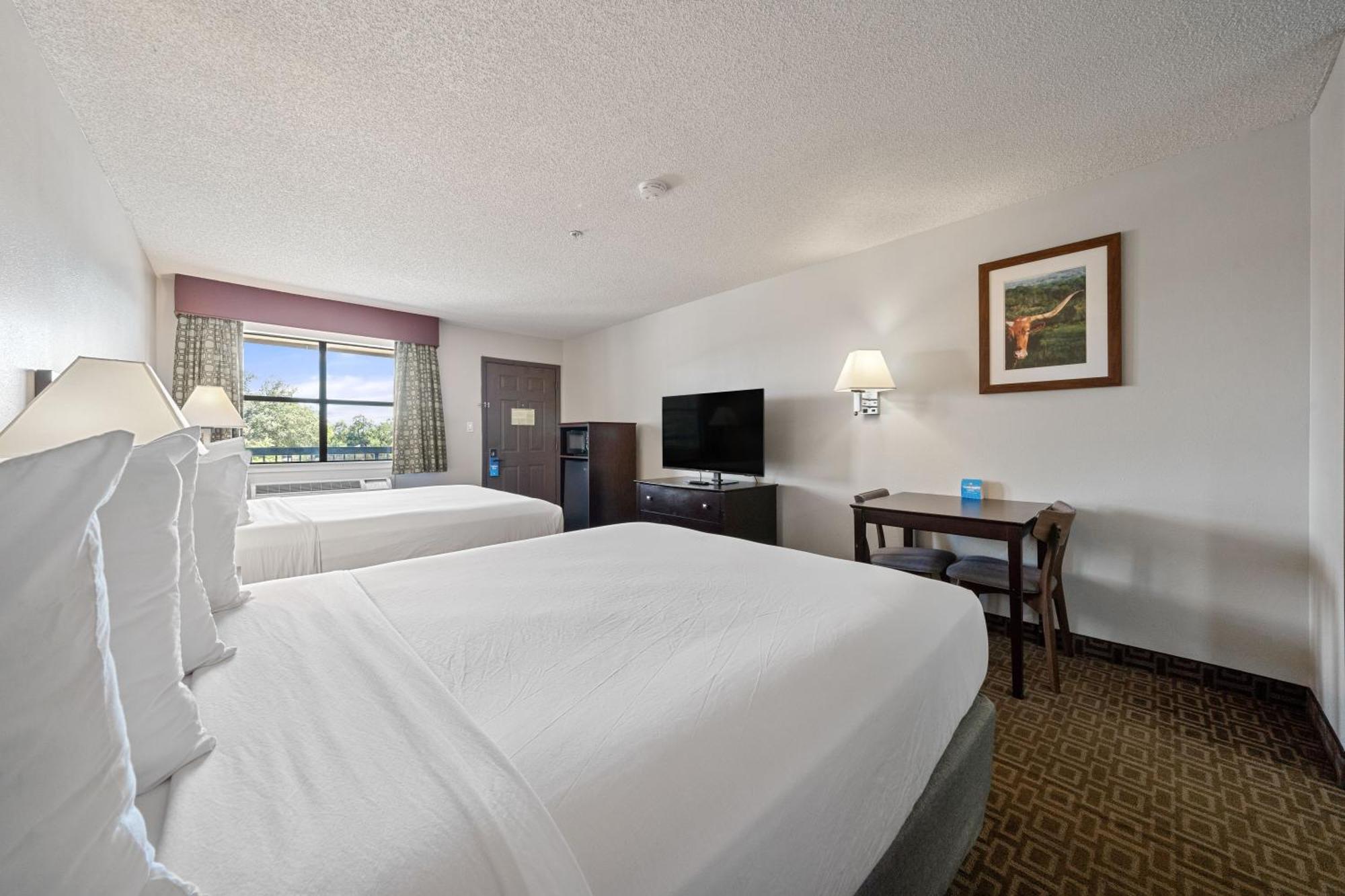 Days Inn By Wyndham Round Rock Exterior photo