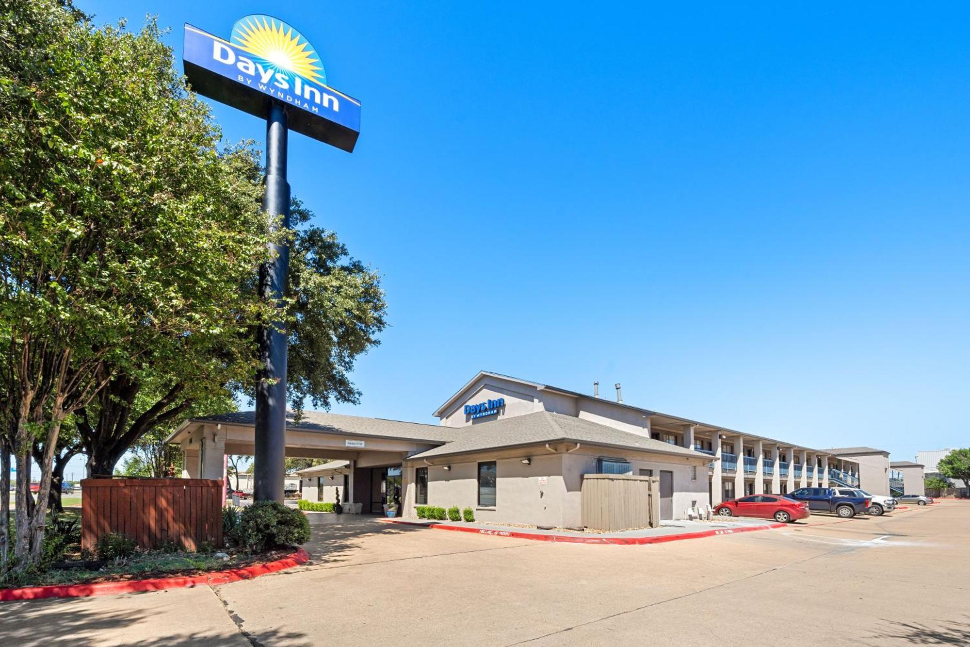 Days Inn By Wyndham Round Rock Exterior photo