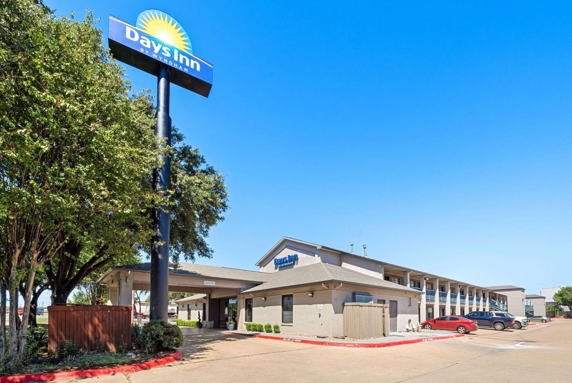 Days Inn By Wyndham Round Rock Exterior photo